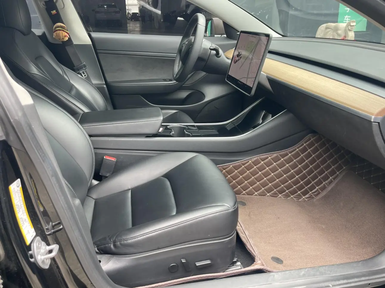 Tesla Model 3 Long battery life, rear-wheel drive version