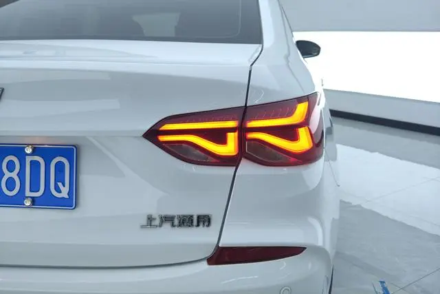 Chevrolet Cruze 320 automatic Enjoy Skylight version