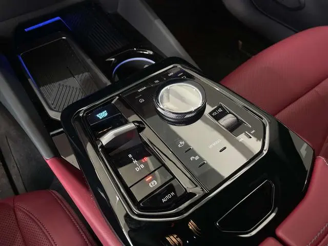 BMW BMW i5 eDrive40L M sports suit