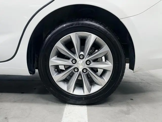 Chevrolet Cruze 320 automatic Enjoy Skylight version