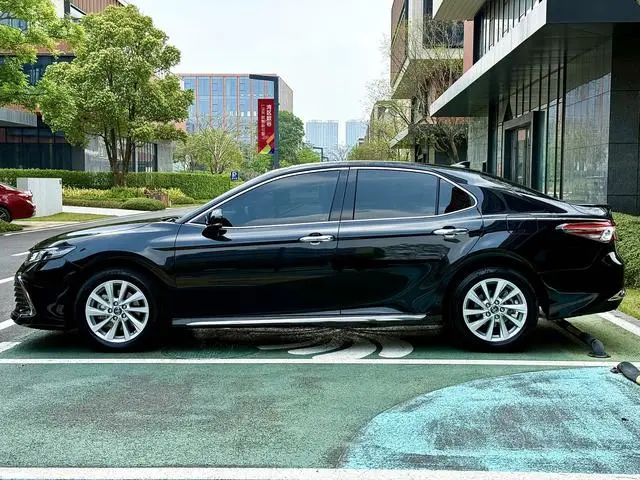 TOYOTA Camry 2.0G Deluxe Edition