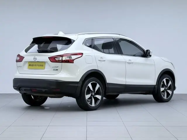 Nissan Qashqai 2.0L CVT Deluxe Edition Country V