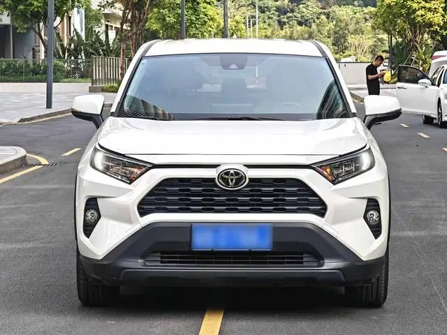 TOYOTA RAV4 Rongfang 2.0L CVT two-wheel drive fashion version