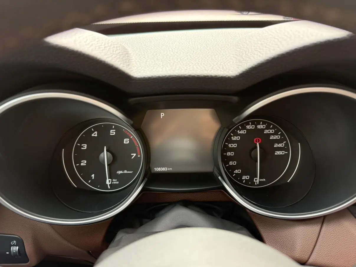 Alfa Romeo Stelvio 2.0T 200HP Deluxe Edition