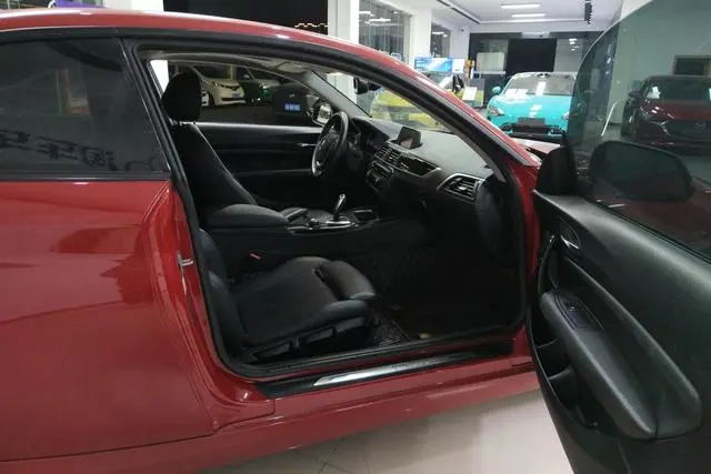 BMW BMW 2 Series (imported) 220i sports design suit