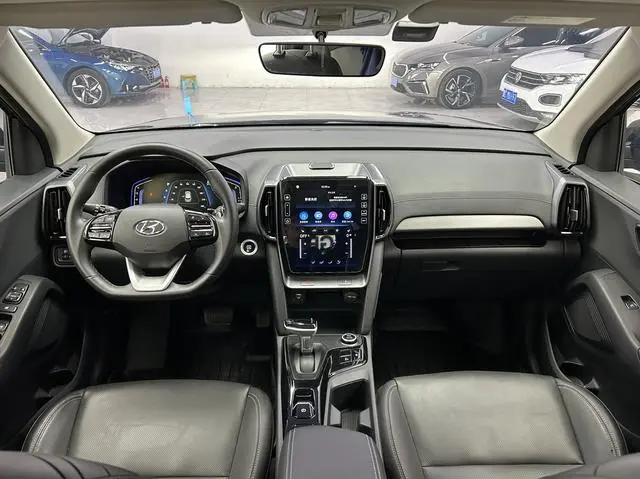 Hyundai Hyundai ix35 240T GDi DCT two-wheel drive leading version GLS