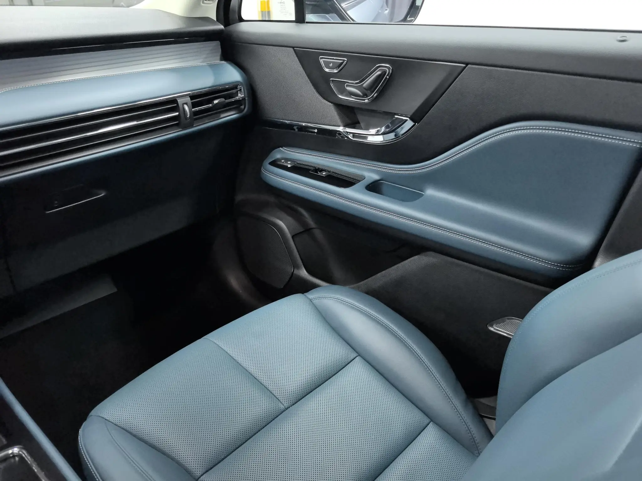 Lincoln Adventurer 2.0T two-wheel drive Zunya edition