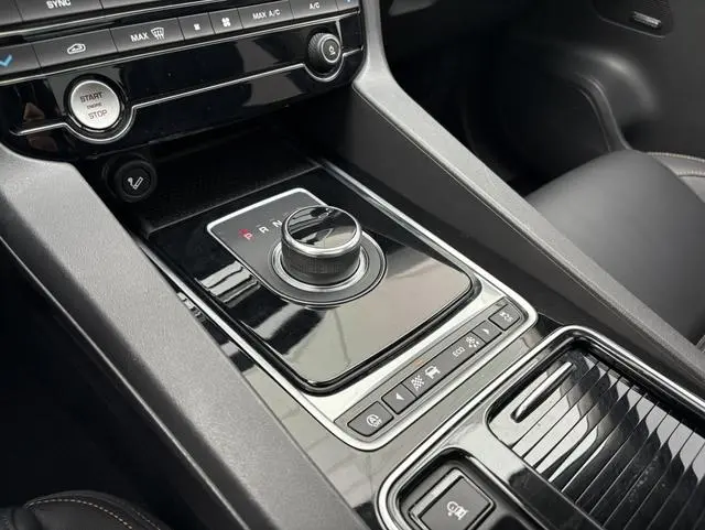 Jaguar Jaguar F-PACE 2.0T four-wheel drive Urban Exclusive Edition