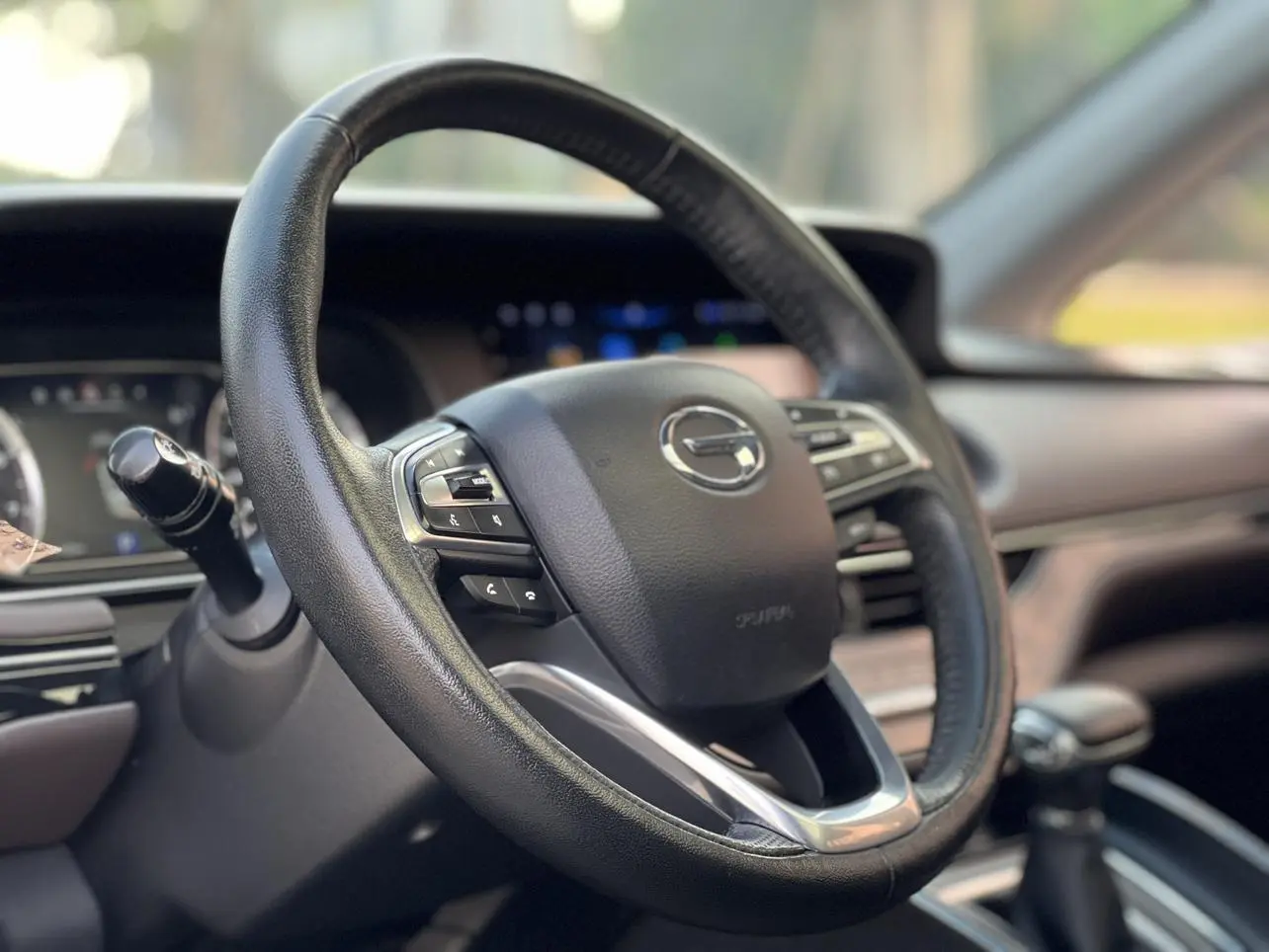 GAC Trumpchi M6 270T automatic Premium Edition 7-seater Country V