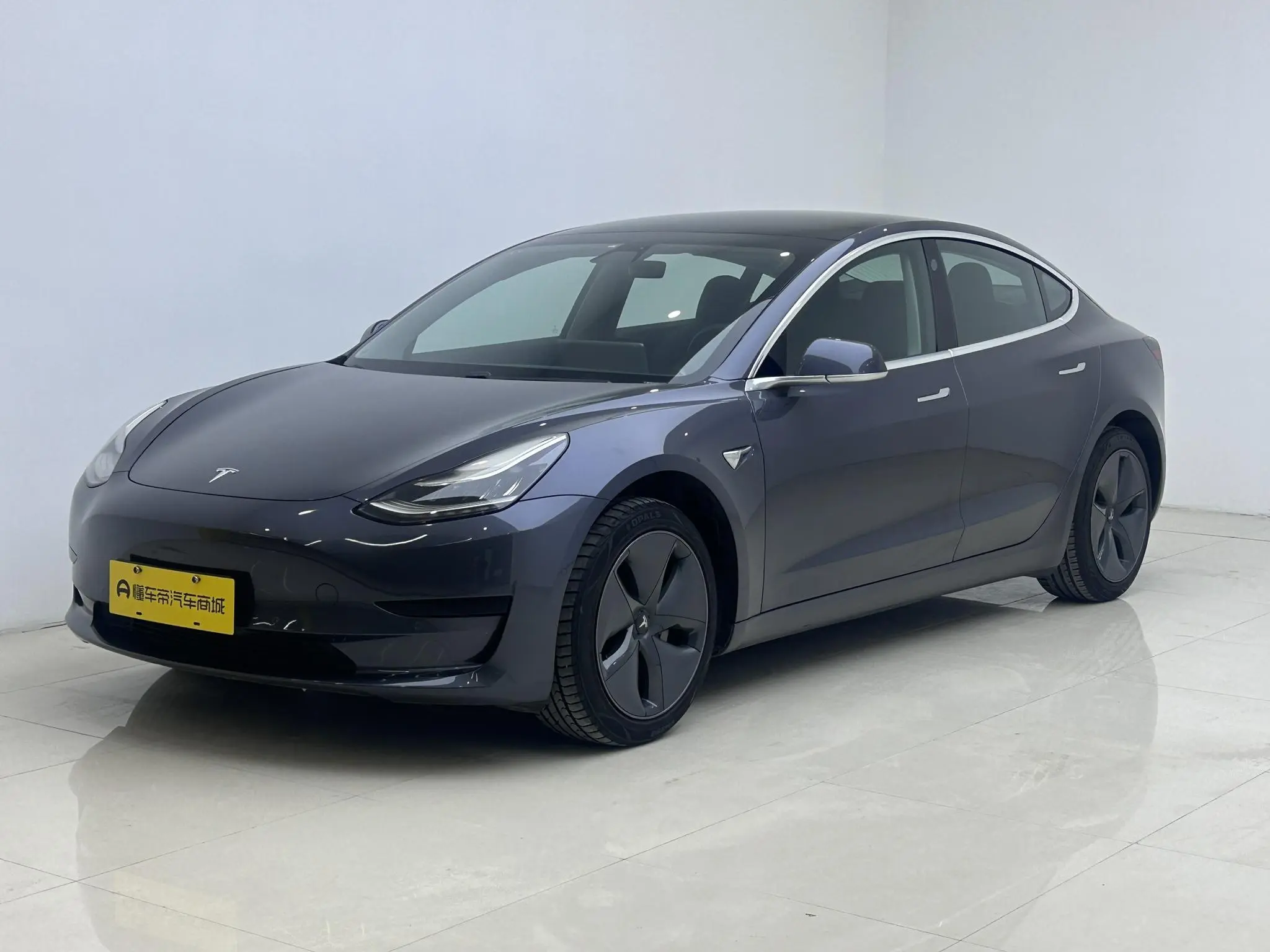 Tesla Model 3 Upgraded version of standard battery life rear drive