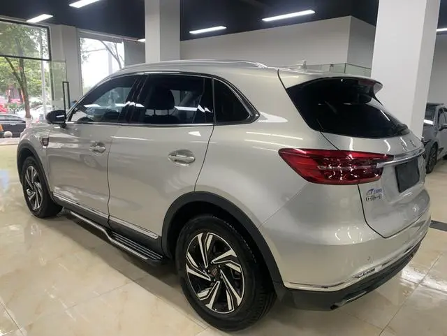 Hongqi Hongqi HS5 Facelift 2.0T Zhilian flag enjoy four-wheel drive version