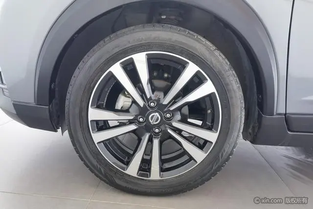 Nissan Jinke 1.5 L XV CVT Zhilian Deluxe Edition