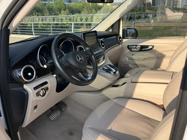 Mercedes-Benz Mercedes-Benz V-class V 260 L Premium Extended Version