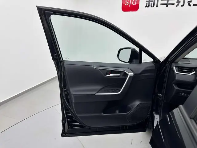 TOYOTA Wilanda 2.0L four-wheel drive Luxury PLUS edition