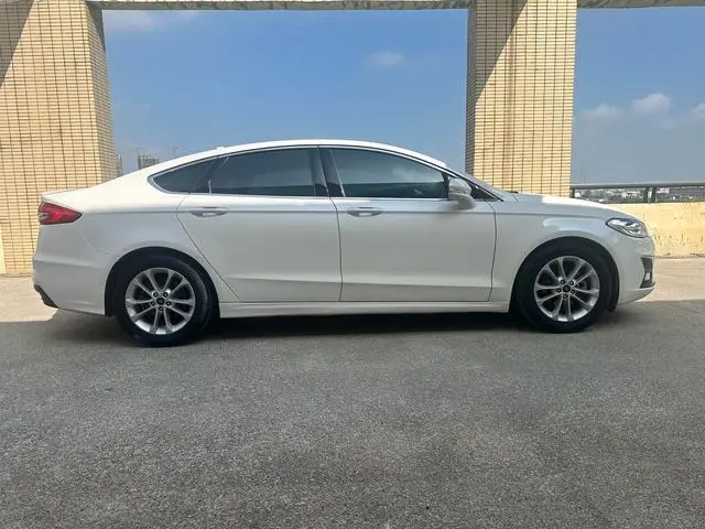 Ford Mondeo EcoBoost 180 fashion type