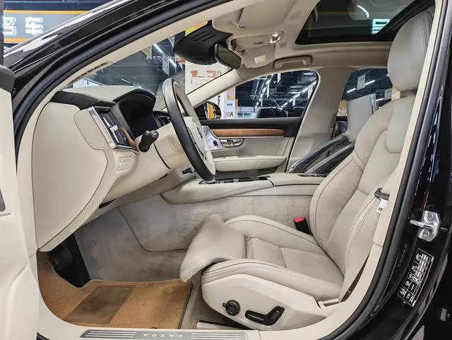 Volvo Volvo S90 PHEV T8 E-drive hybrid Honor Edition 3-seater Country VI