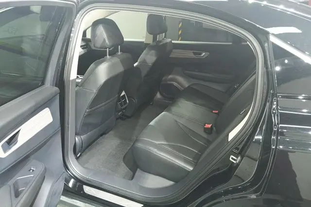 Hongqi Hongqi E-QM5 620KM PLUS version