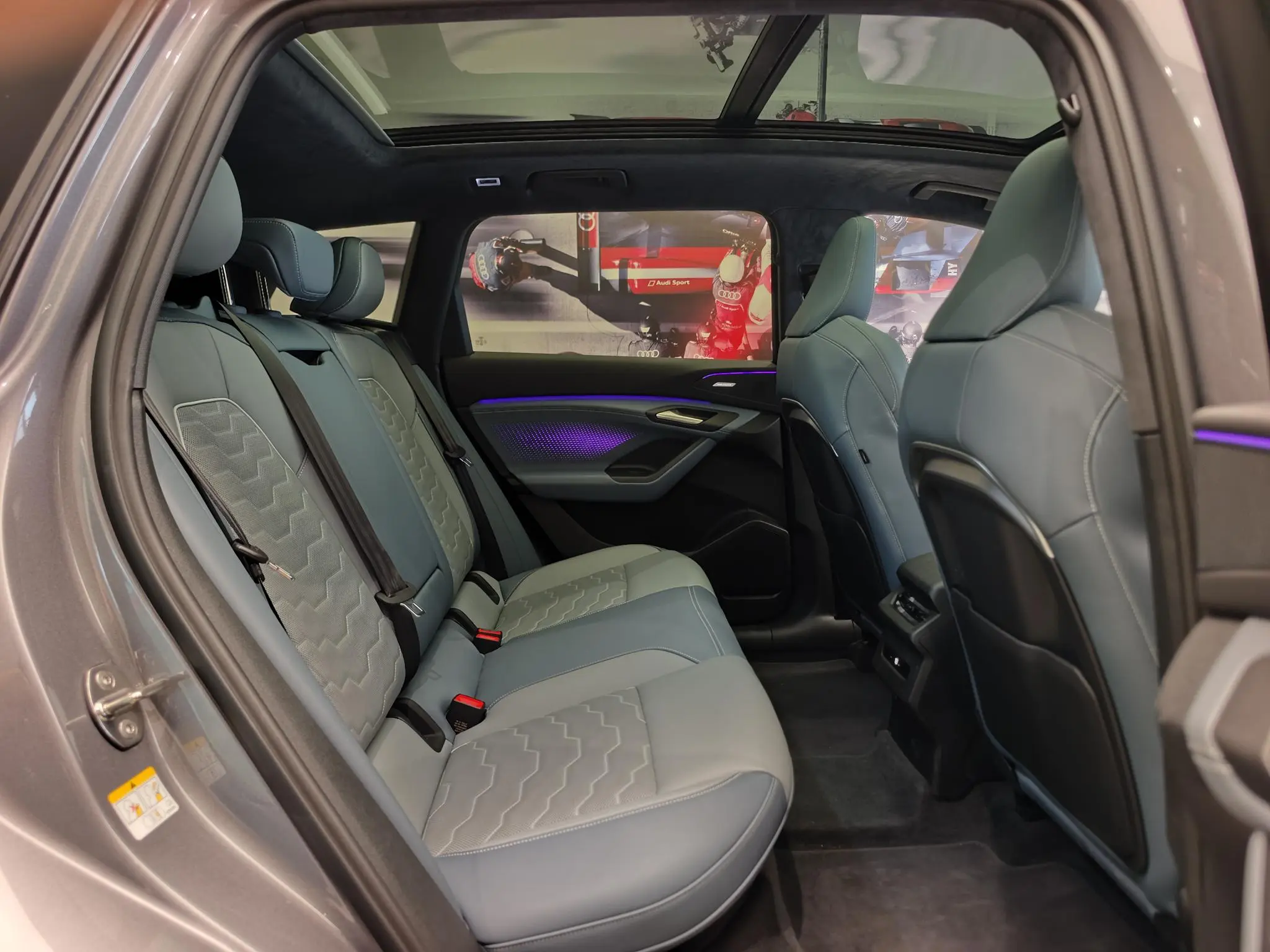 Audi Audi Q6L e-tron First pilot version