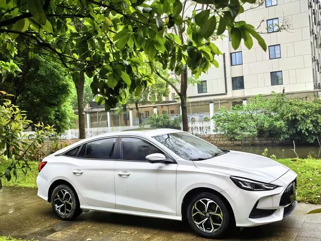 MG MG5 180DVVT CVT Youth Deluxe Edition