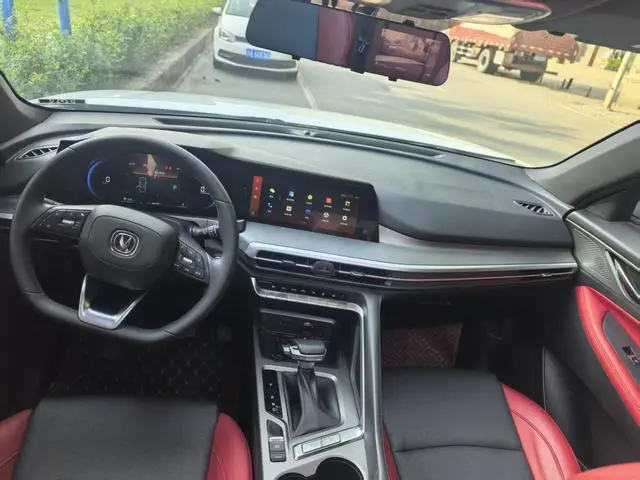 Changan Changan CS35 PLUS Blue Whale NE 1.4T DCT Premium Type