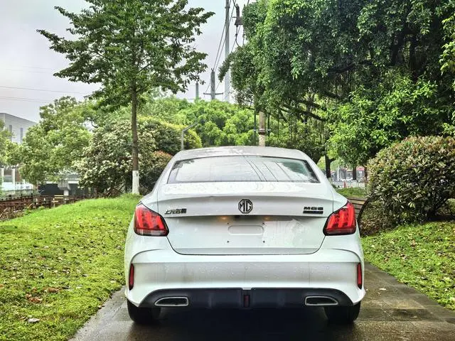 MG MG5 180DVVT CVT Youth Deluxe Edition