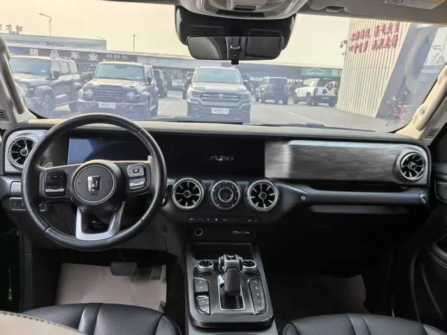 Tank Tank 300 2.0T Conqueror