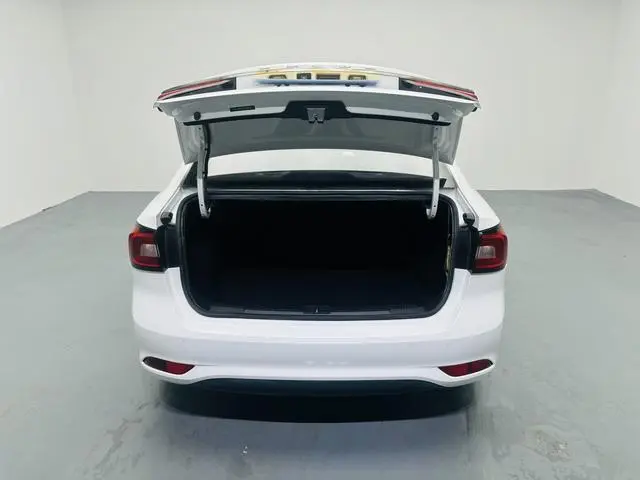 Roewe Roewe i5 1.5L manual 4G Interconnection Linghao Edition Country VI