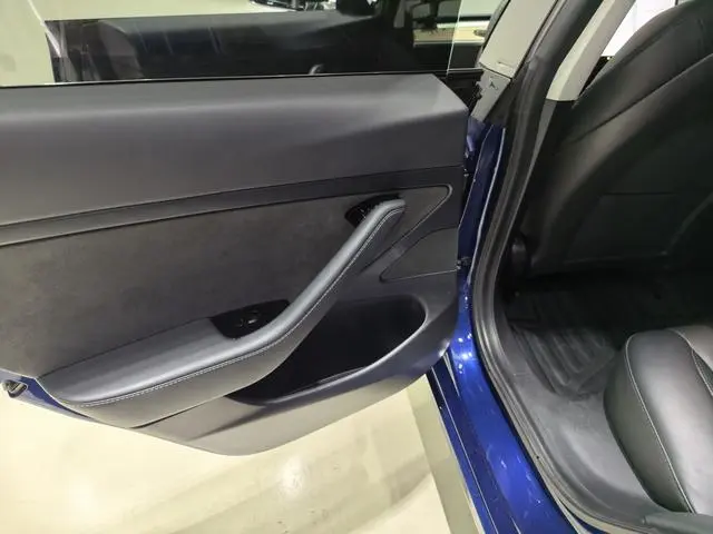 Tesla Model 3 Upgraded version of standard battery life rear drive