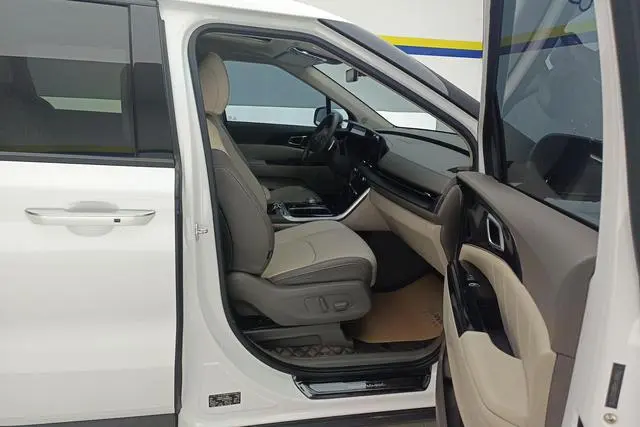 Kia Jiahua 2.0T flagship model