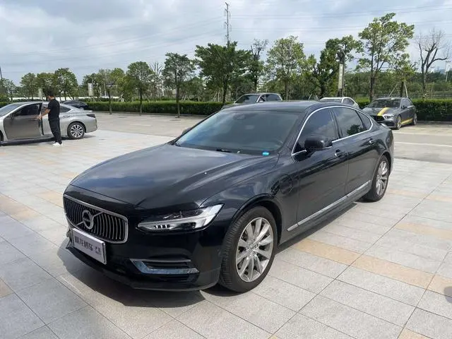 Volvo Volvo S90 PHEV Facelift 2.0 T T8 E-drive hybrid Zhiyi Deluxe Edition