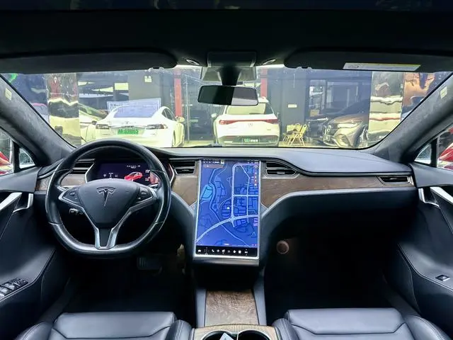 Tesla Model S 75D Standard battery life version