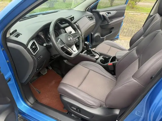 Nissan Qashqai 2.0L CVT Deluxe Edition