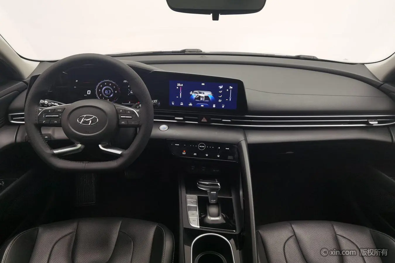 Hyundai Elantra 1.5L CVT LUX Premium Edition