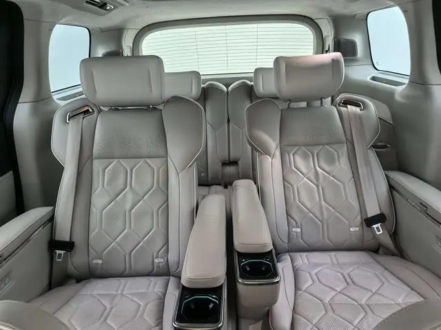 Volvo Volvo EM90 Ultra six seats