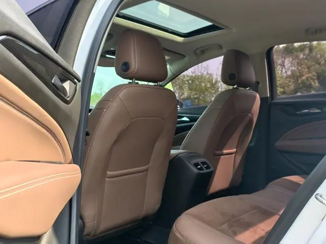Buick Regal 552T luxury