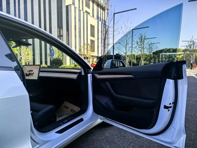 Tesla Model 3 Upgraded version of standard battery life rear drive