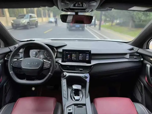 LYNK & CO Lynk 06 1.5T Jin Pro