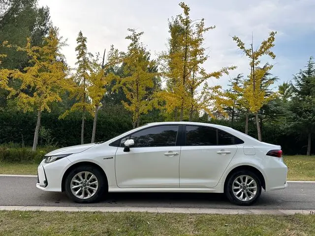 TOYOTA Corolla Dual engine 1.8L E-CVT Elite Edition