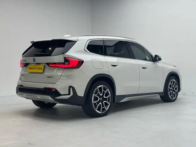 BMW BMW iX1 xDrive30L X design set