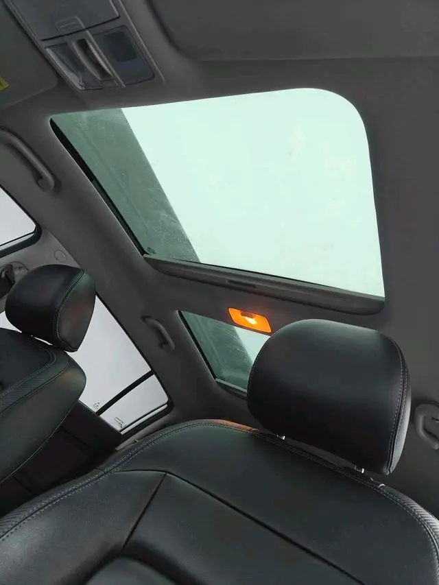 Kia Smart running 2.0L automatic two-wheel drive version DLX