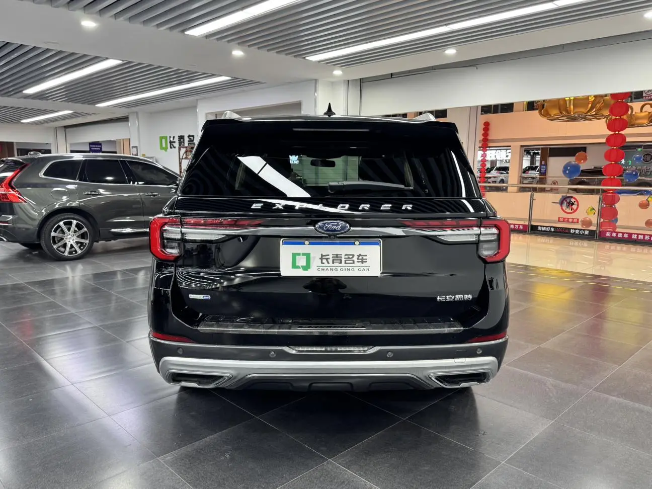 Ford Explorer 2.3T EcoBoost four-wheel drive titanium version 6 seats