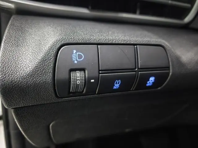 Hyundai Elantra 1.5L CVT LUX Premium Edition