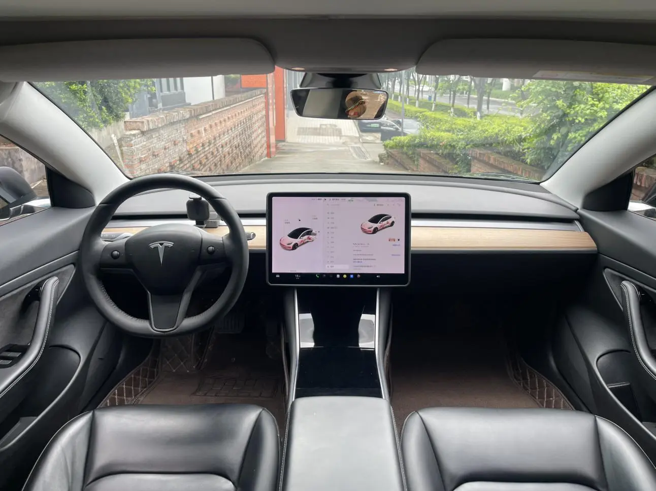Tesla Model 3 Long battery life, rear-wheel drive version