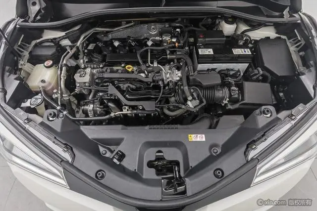TOYOTA Toyota C-HR 2.0L Luxury Sunroof version Country VI