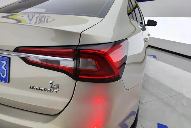 Roewe Roewe i5 1.5L automatic 4G Interconnection Linghao Ultimate Edition