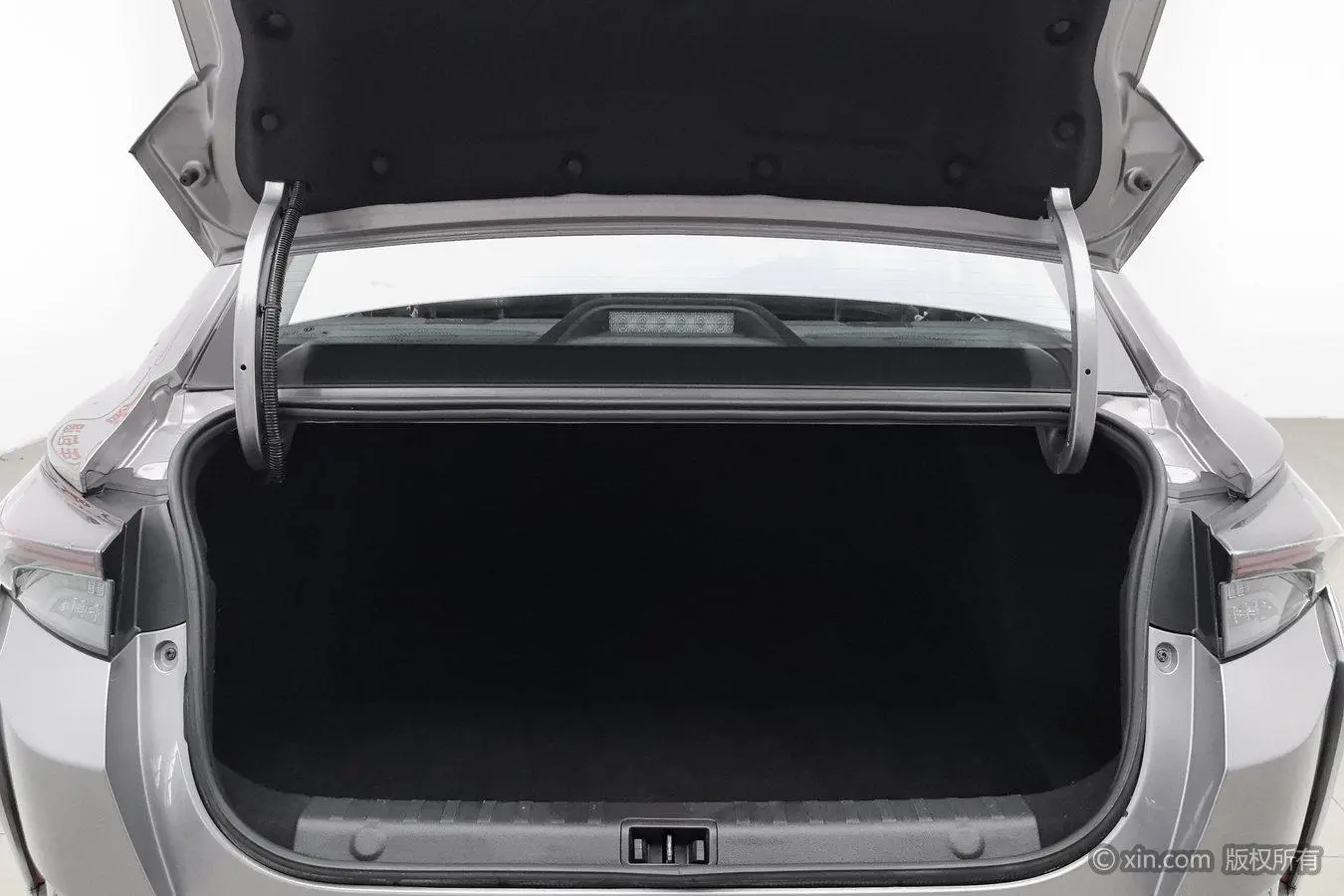 Dongfeng Fengshen Yi Hyun 230T automatic dazzling version