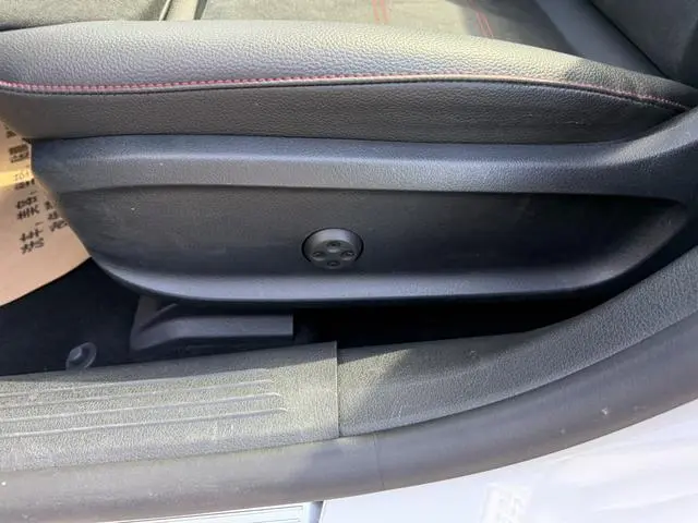 Mercedes-Benz Mercedes-Benz CLA CLA 200 four-door coupe