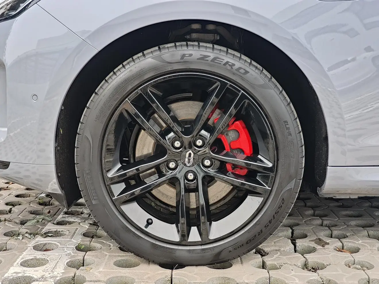 AITO Ask the world M5 Extended range Max RS four-wheel drive high-end smart driving version
