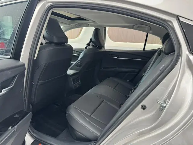 TOYOTA Camry Dual Engine 2.0 HGVP Deluxe Edition