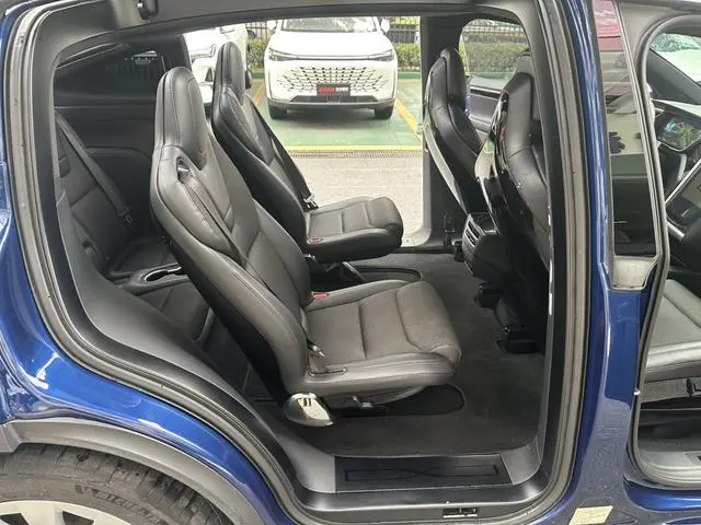 Tesla Model X 60D